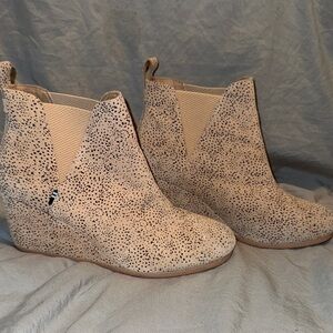 Toms Wedge Ankle Boots in Light Beige with Black Speckle